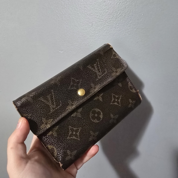 LV wallet - Picture 1 of 10